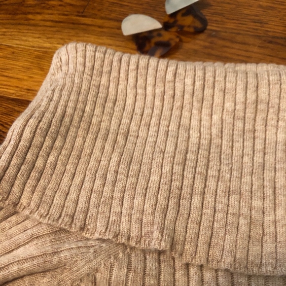 Off Shoulder Ribbed Sweater - Picture 4 of 4